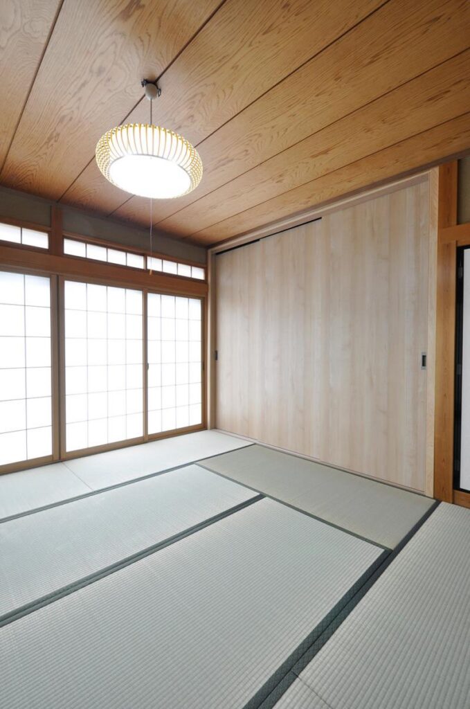 ２つのLDKで互いに快適な二世帯住宅リフォーム　居間兼寝室（親世帯）