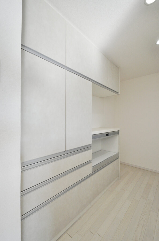 設備の取替えと内装リフォームで中古マンションのイメージ一新　キッチン