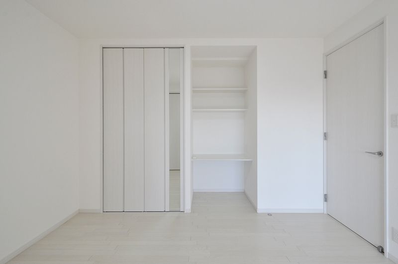 設備の取替えと内装リフォームで中古マンションのイメージ一新　リビング