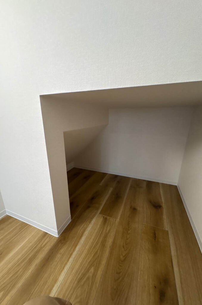 ロフト造作で叶えた、子どもたちがのびのび育つ家　上段：ロフト