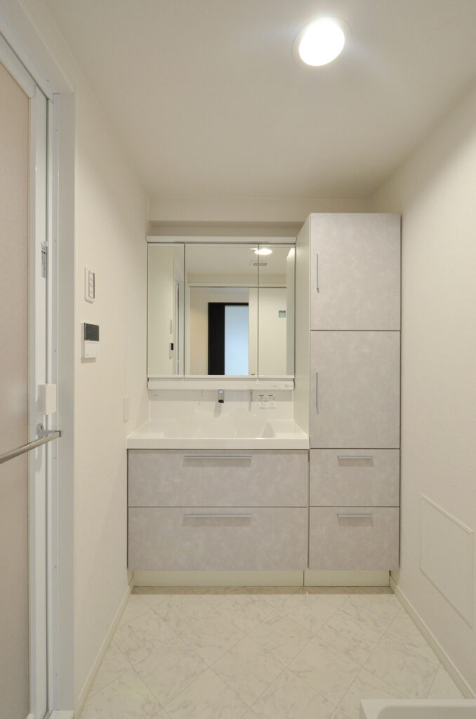 空き家を再生し賃貸にも活用できる住まいへ　洗面室
