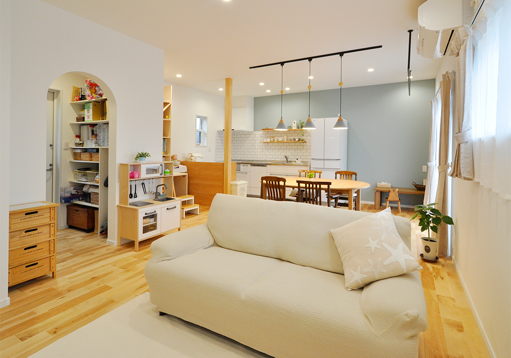living003-ph001.jpg