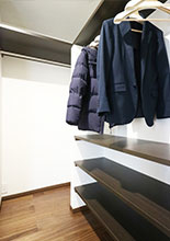 中古マンション×リノベで趣味部屋コーディネート　ウォークインクローゼット
