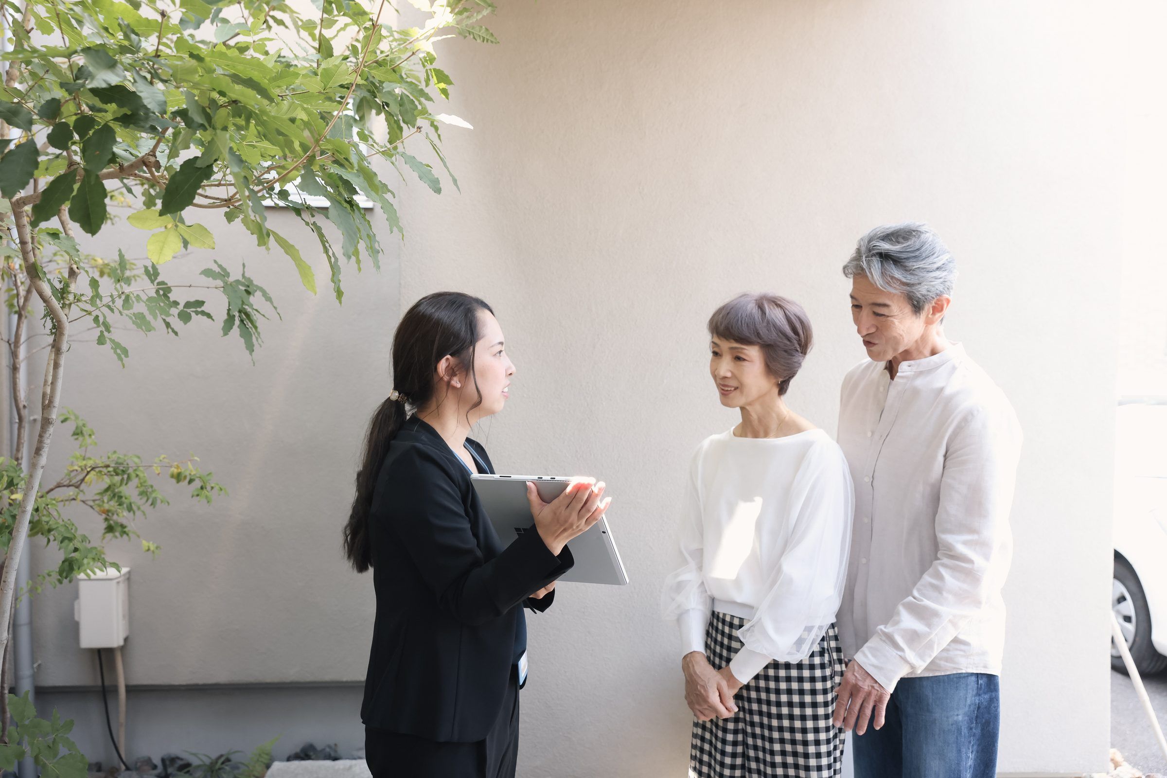 ご夫婦のお話をうかがう担当者